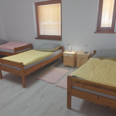 Ubytovanie Vo Dvore Badin Exterior foto