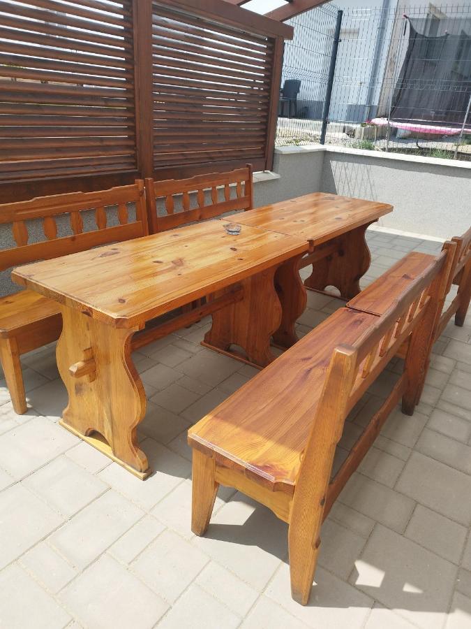 Ubytovanie Vo Dvore Badin Exterior foto