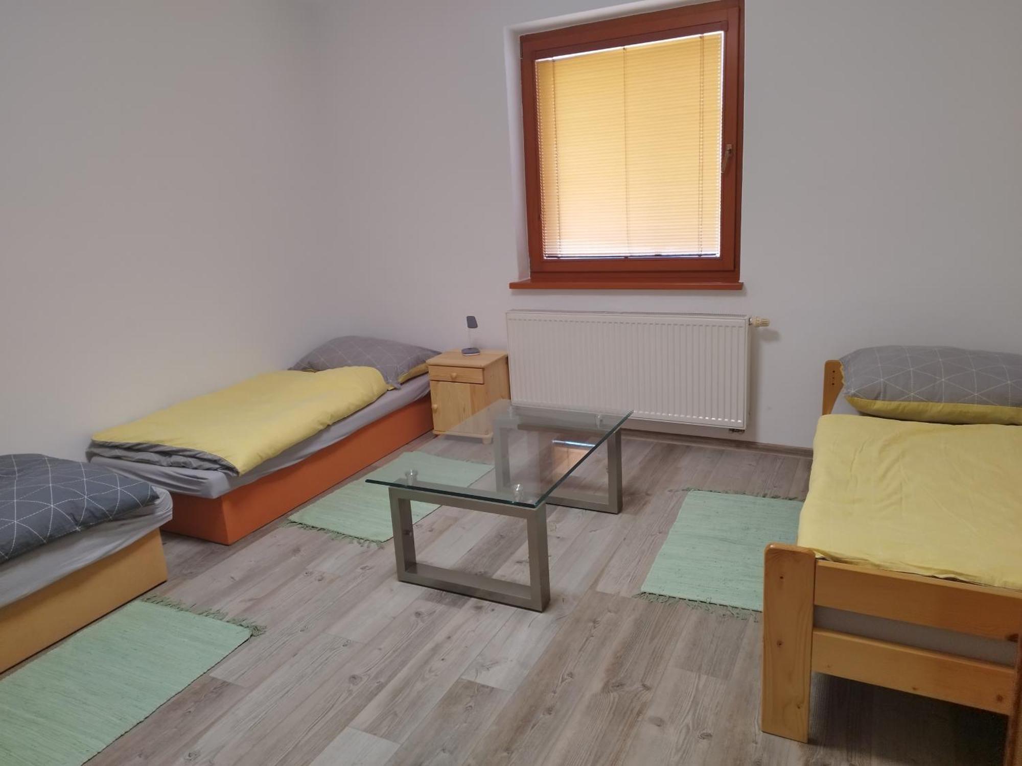 Ubytovanie Vo Dvore Badin Exterior foto